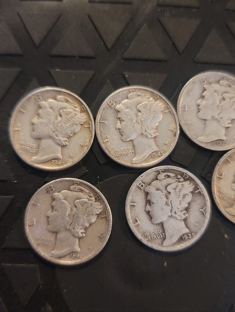 Lot of 7 Mercury Dimes 90% Silver - 1929 1936 1937 1944 1944 1945 1945 Winged - Picture 3 of 10